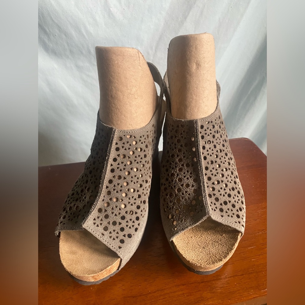 A. Gianetti Italian gray Suede Women's Peep-Toe Sandals Size 9